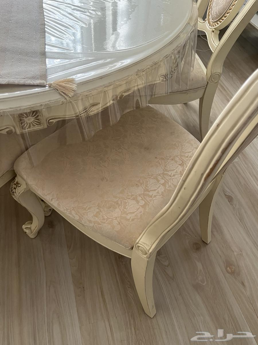 Classic dining table64583499183233113