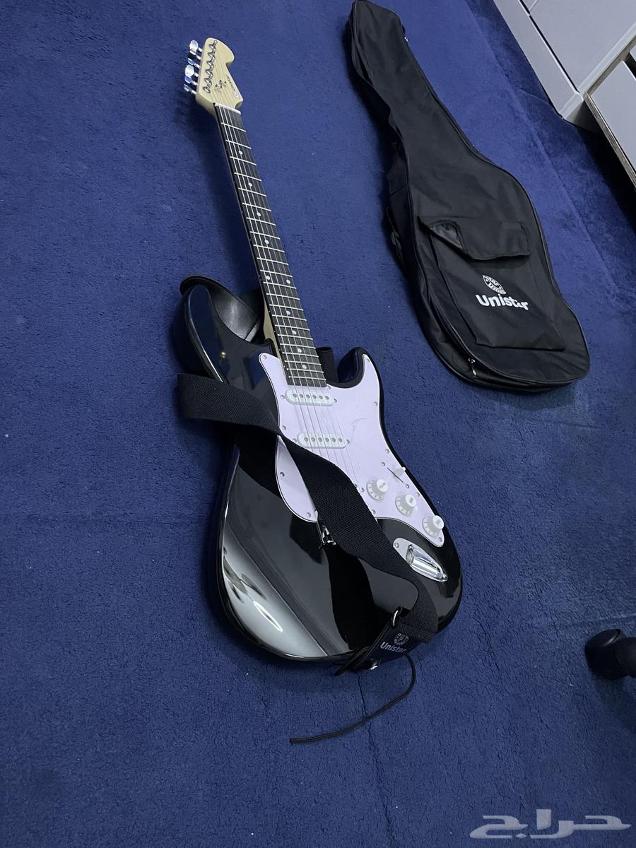 غيتار كهربائي شامل امبلفاير وأسلاك وشنطة نقل64584007856770112