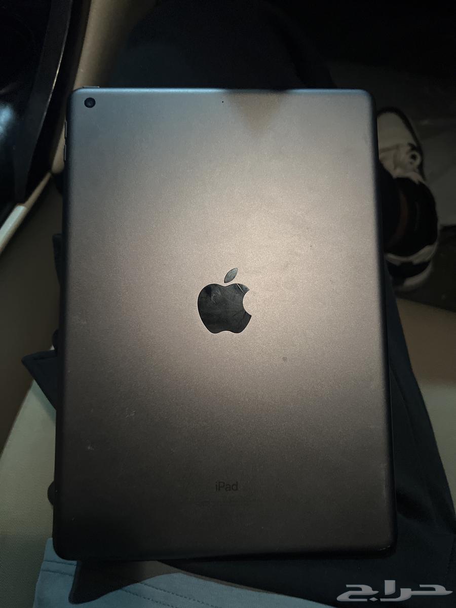 ايباد للبيع 64 قيقا الجيل التاسع فيه شطب بسيط64585395063682111