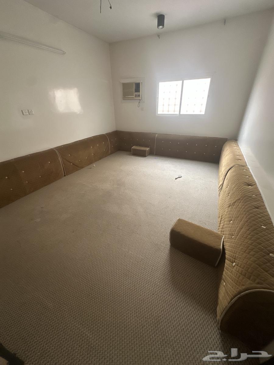 مكيف و اثاث للبيع64584220680961111