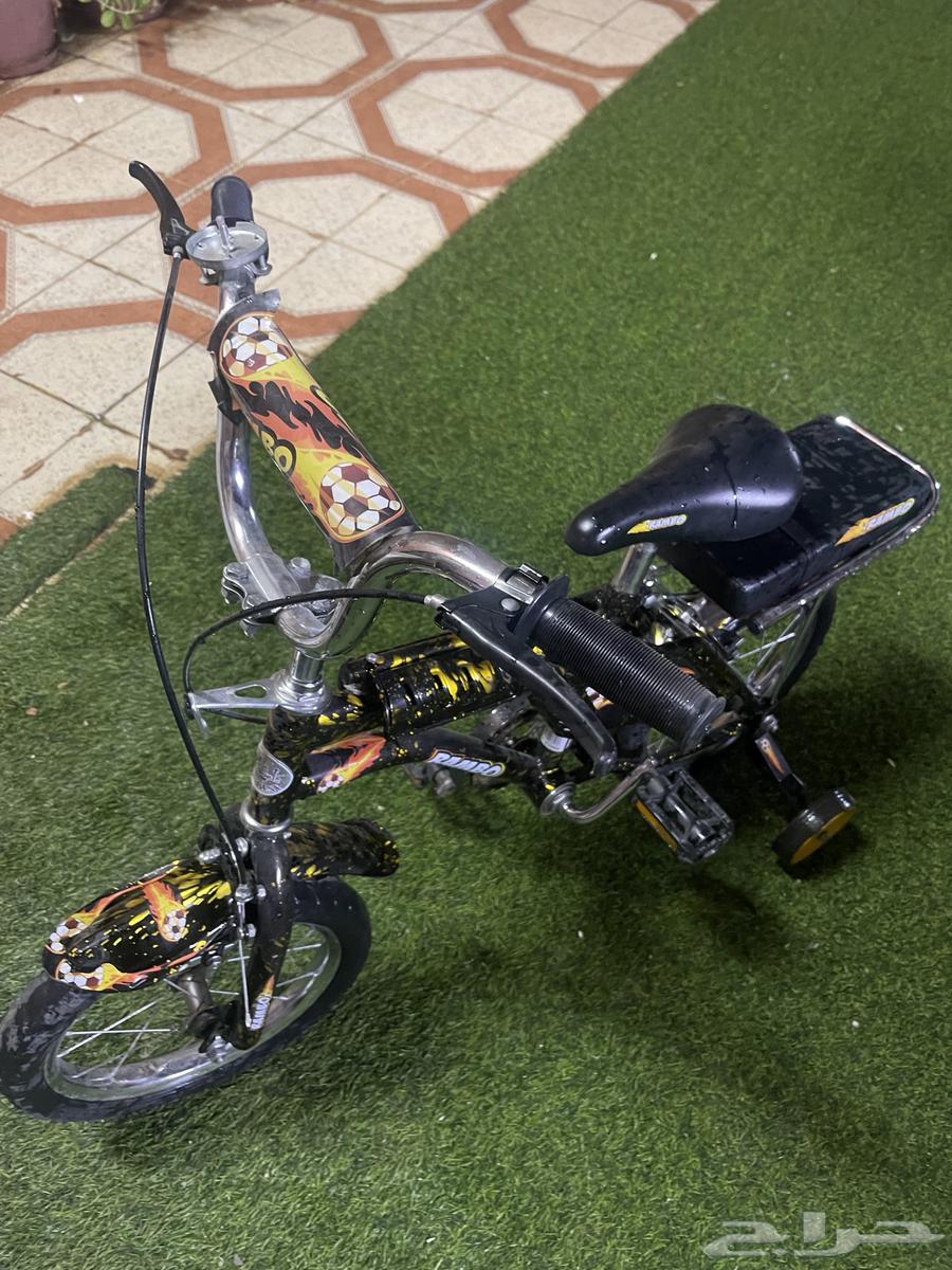 لبيع اللي يبغها يجزم طاوله مع كرسي ب15ريال وسيكل 150ريال64587789470338110