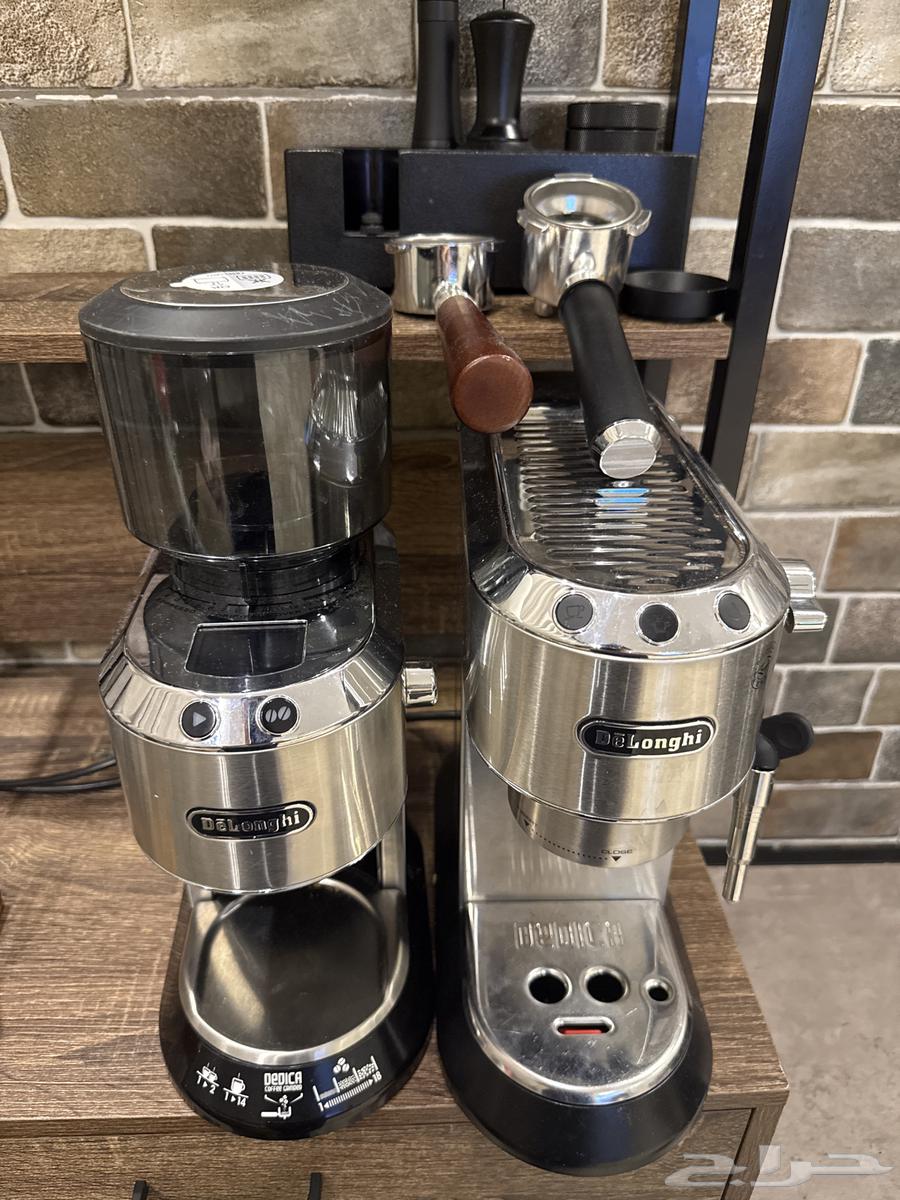 Excellent condition Delonghi coffee machine and grinder64585566649474111