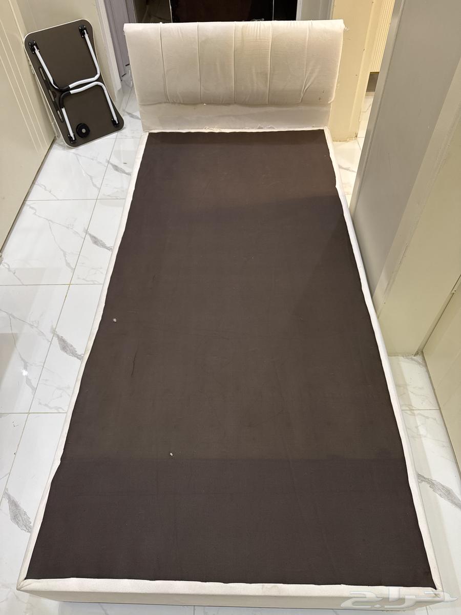 120 100 bed and also dressing table64587938258563110