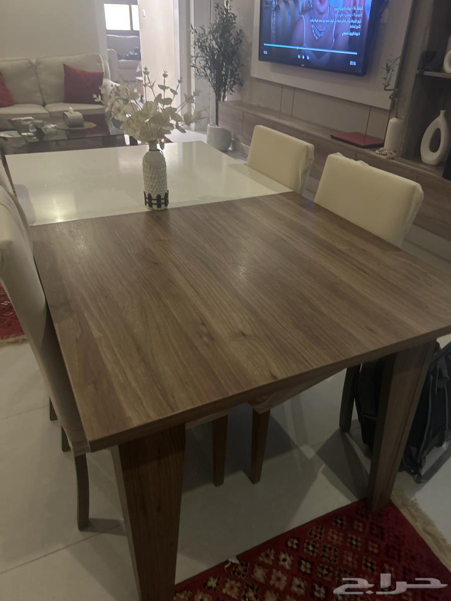 طاولة طعام الجاد فقط يجي64583725392514112