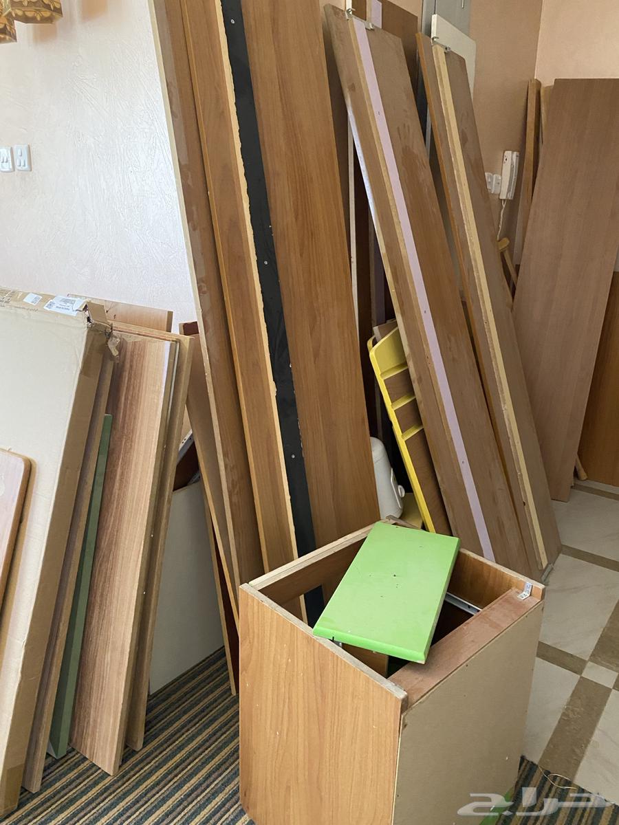 كراسي مستخدمه للبيع  خشب وطني قوي العدد 4او 564587292228867111