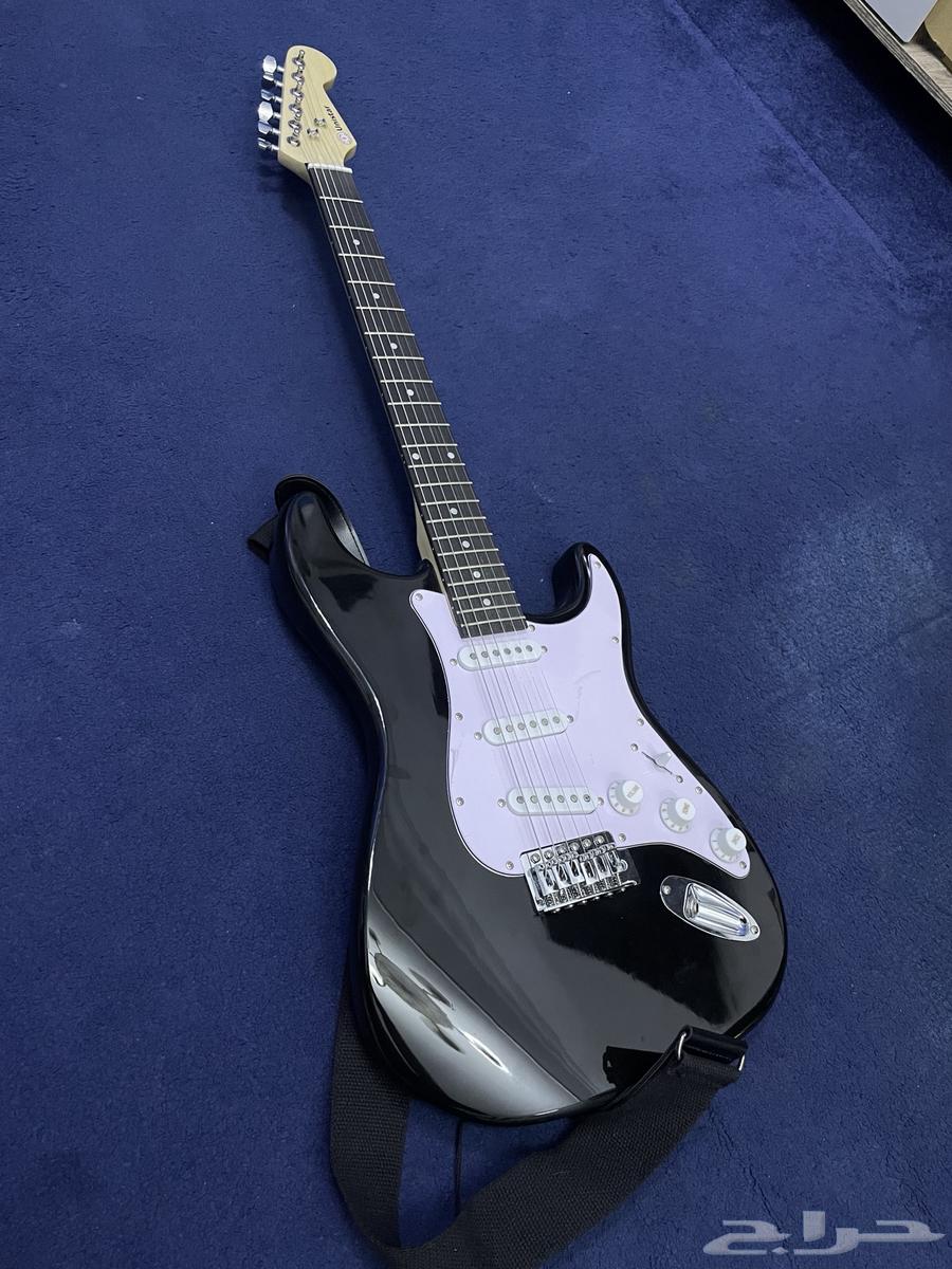 غيتار كهربائي شامل امبلفاير وأسلاك وشنطة نقل64584007856770110