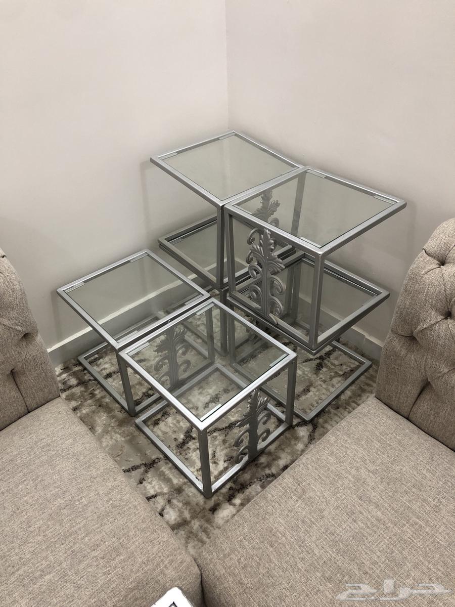 Table with serving tables64586352051713112