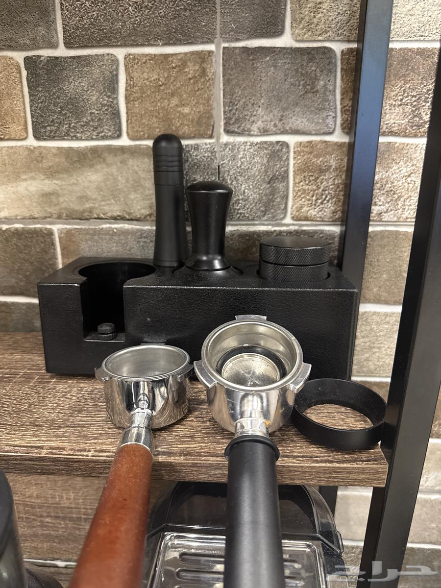 Excellent condition Delonghi coffee machine and grinder64585566649474110