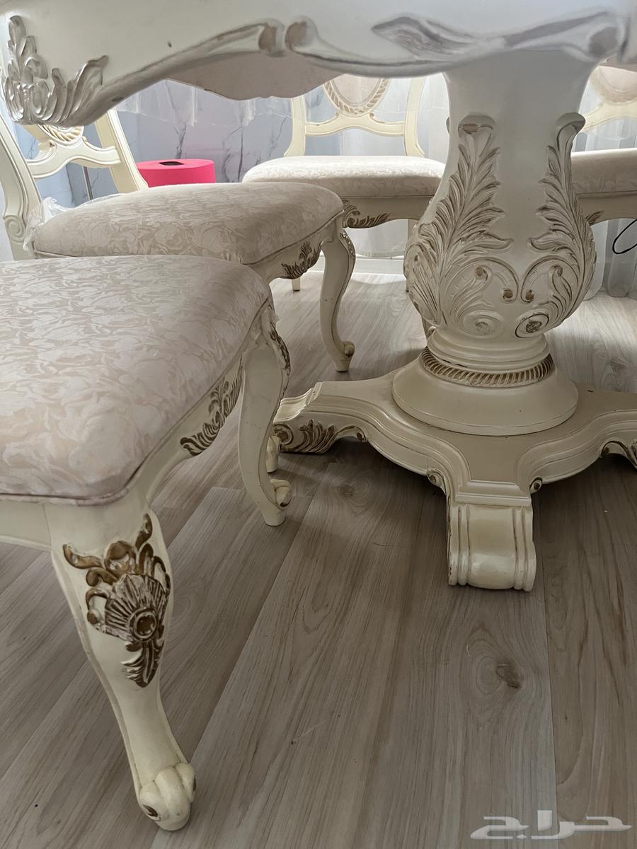 Classic dining table64583499183233114