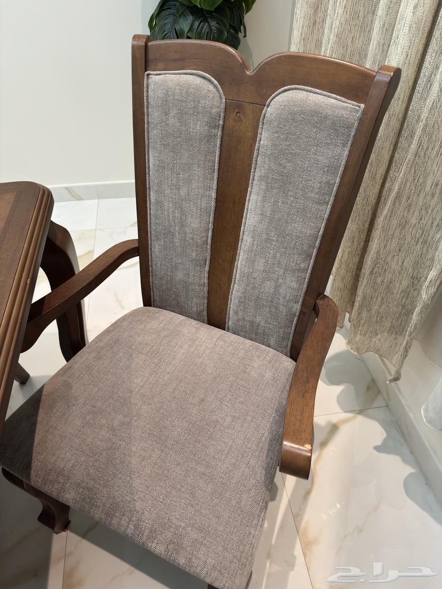 طاولة طعام من أبيات( السعر قابل لتفاوض المعقول)64579992886915112