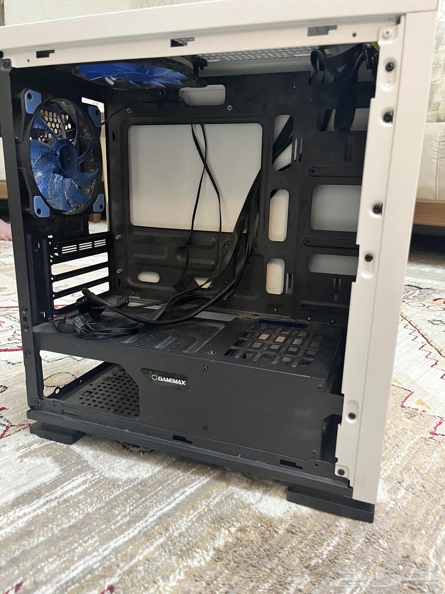 White case and DDR4 8GB RAM for sale64562768534146114