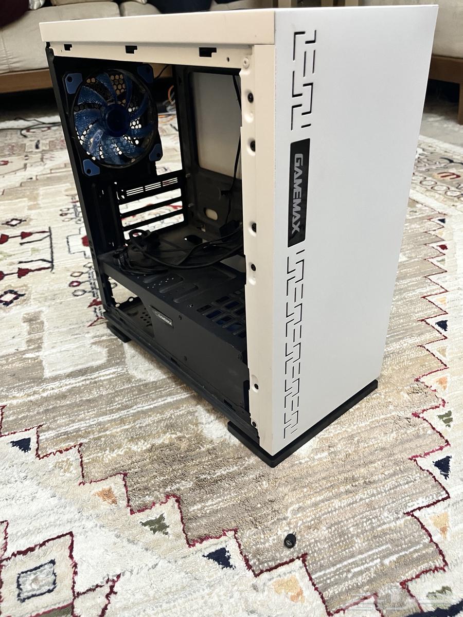 White case and DDR4 8GB RAM for sale64562768534146113