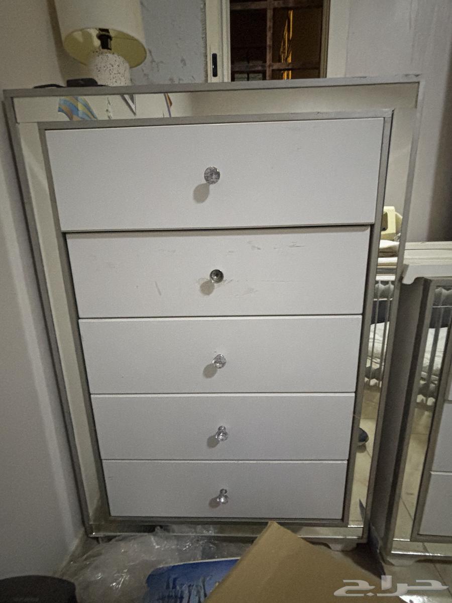 فقط دولاب وشوفيرة وتسريحة64581402139267112