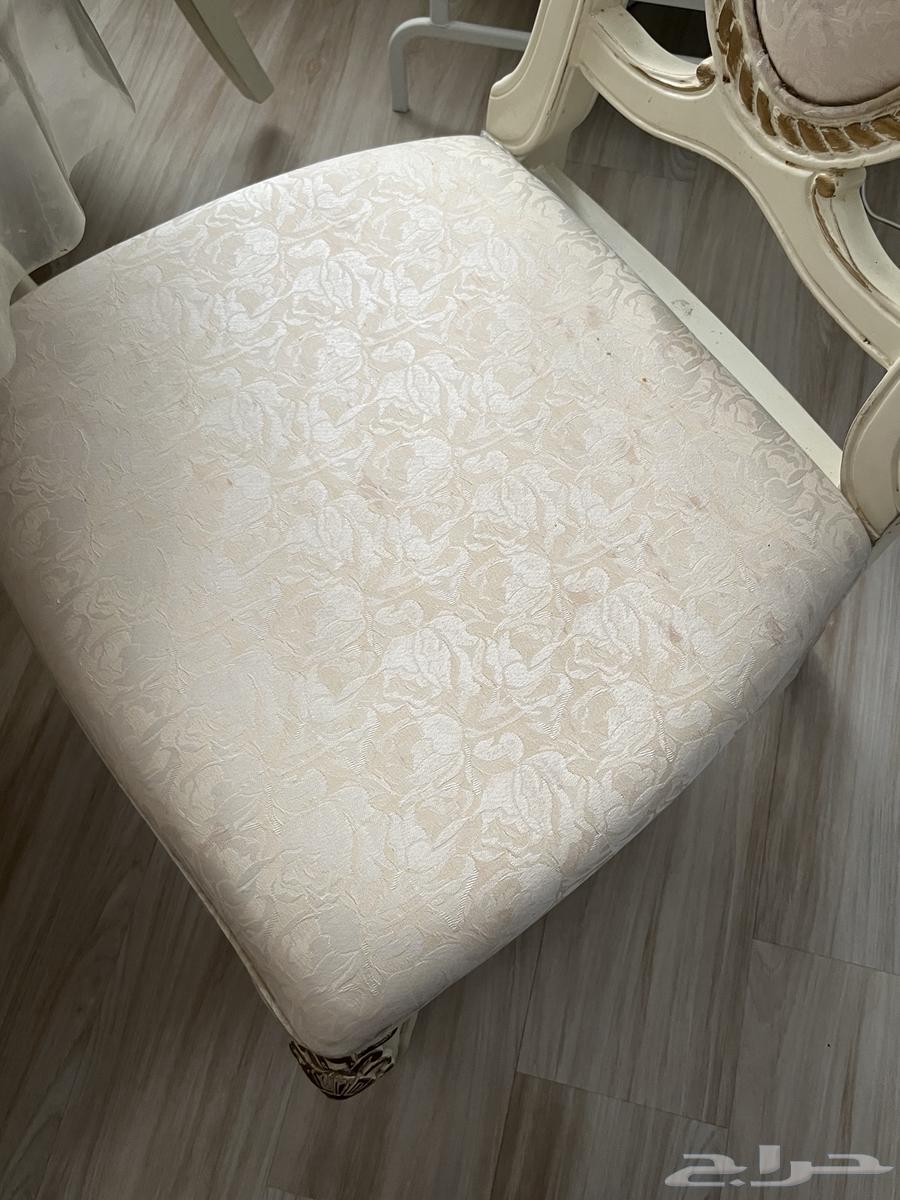 Classic dining table64583499183233112