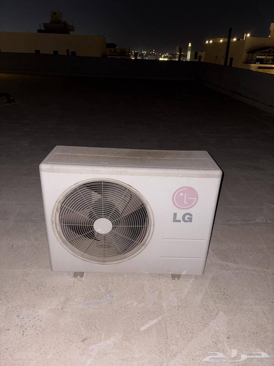 مكيف LG للبيع فيه تنسيم خفيف جدا بالفريون64586997907075110