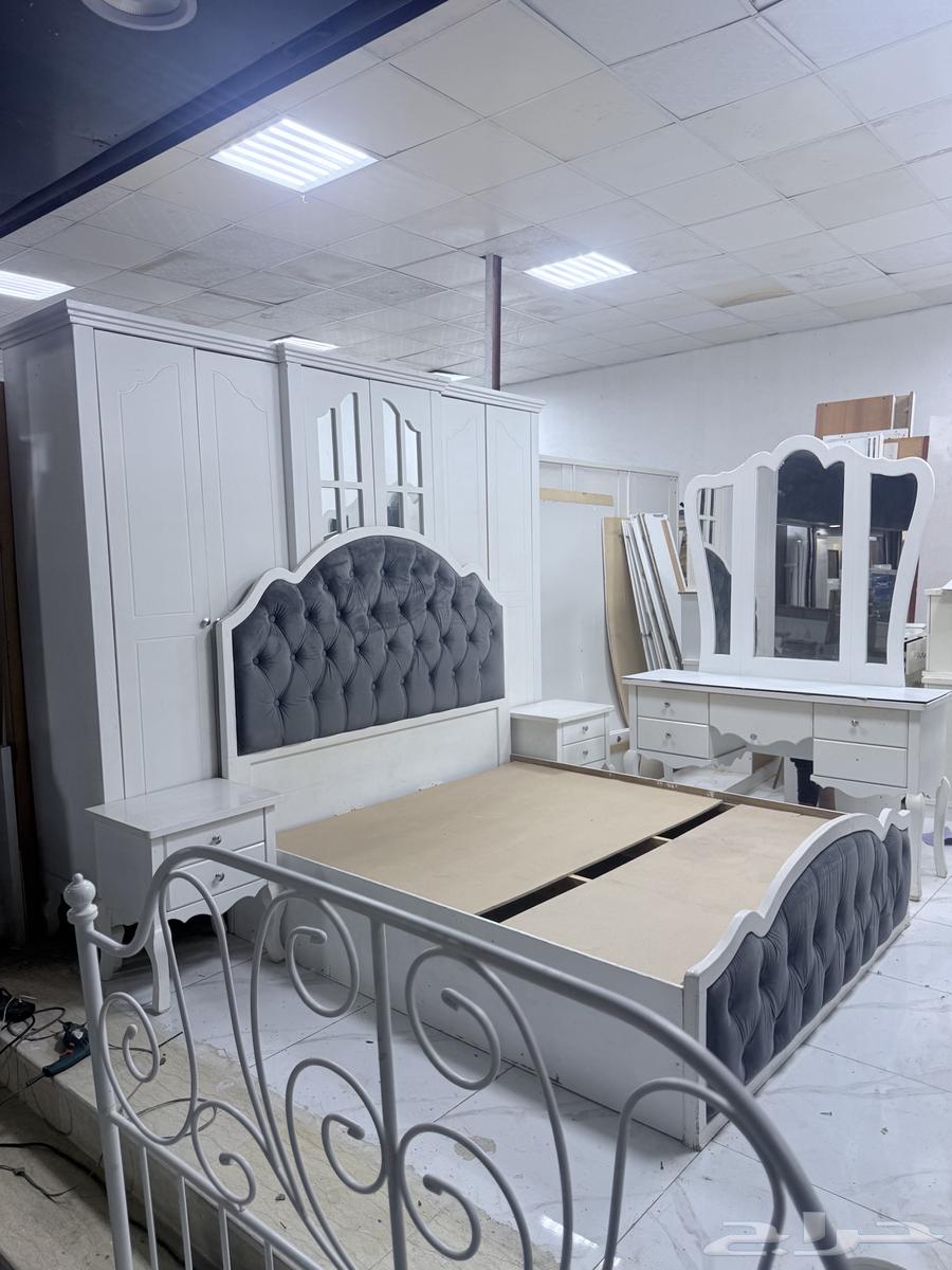 مجموعة غرفة نوم مستعملة خشبية أصلية64580403586178111