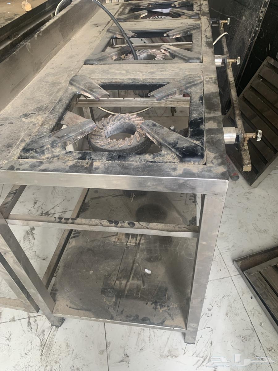 Three-burner stove and pastry sheet, almost new, used for only one month64582103766145110