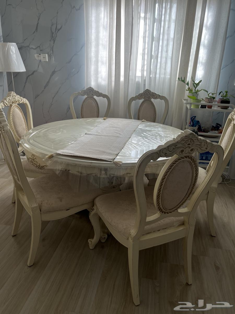 Classic dining table64583499183233110