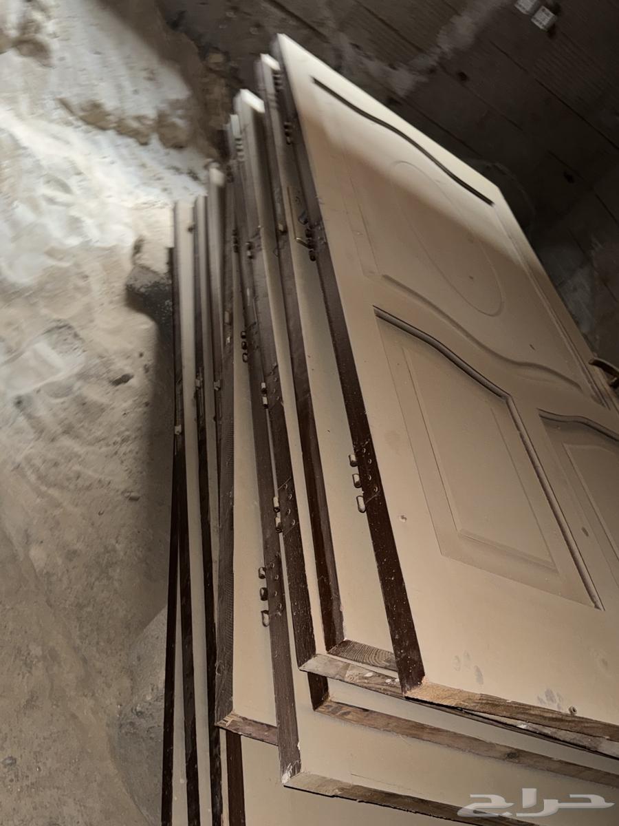 بيبان خشب وشبابيك نظيفه جدا64586164710019110