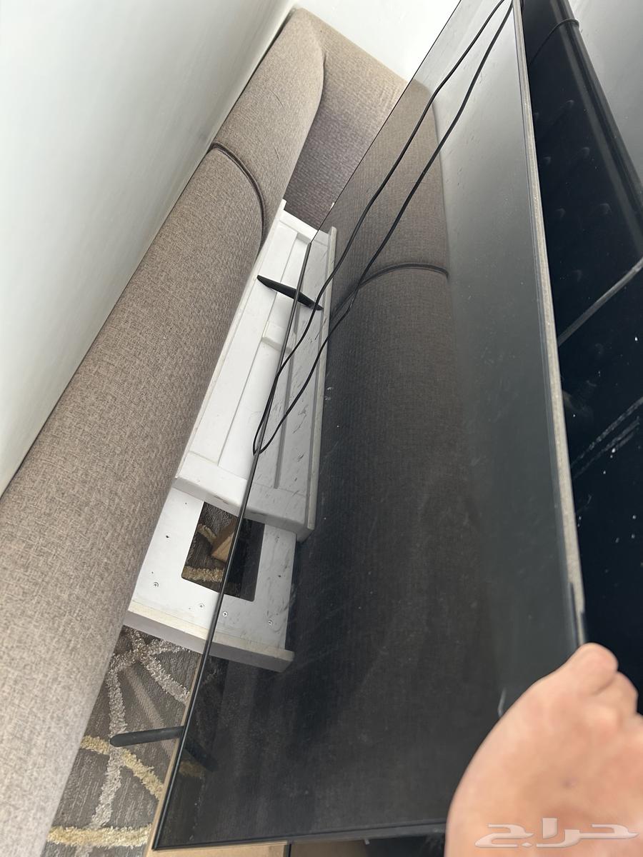 Two broken Hisense smart screens for sale, both with damaged screens64581979823235111