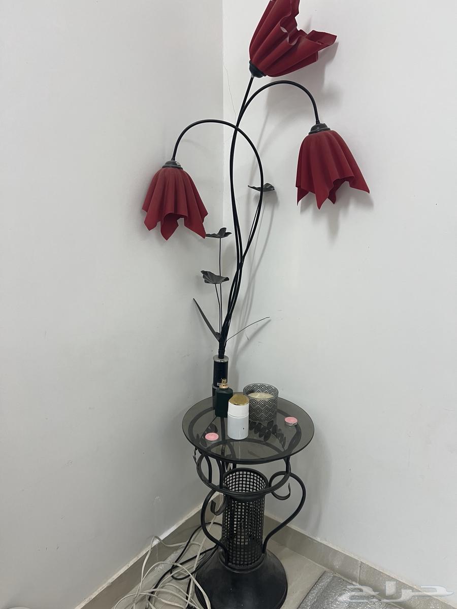 طاوله بزهور وفيها لمبات64585683590913112