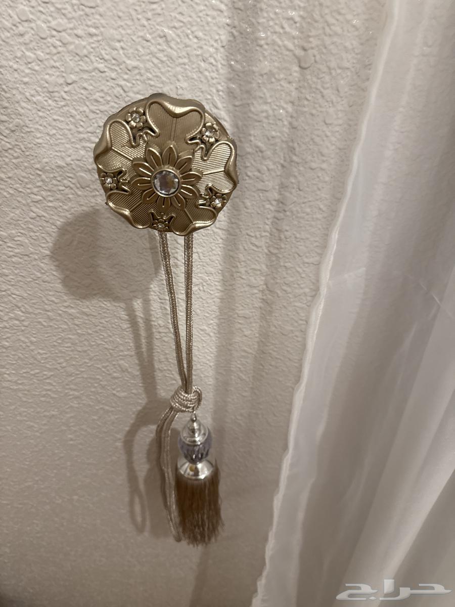 ستاره بيضا شيفون مع عازل للشمس نظيفه جديده مالها يومين 20064587132688259113