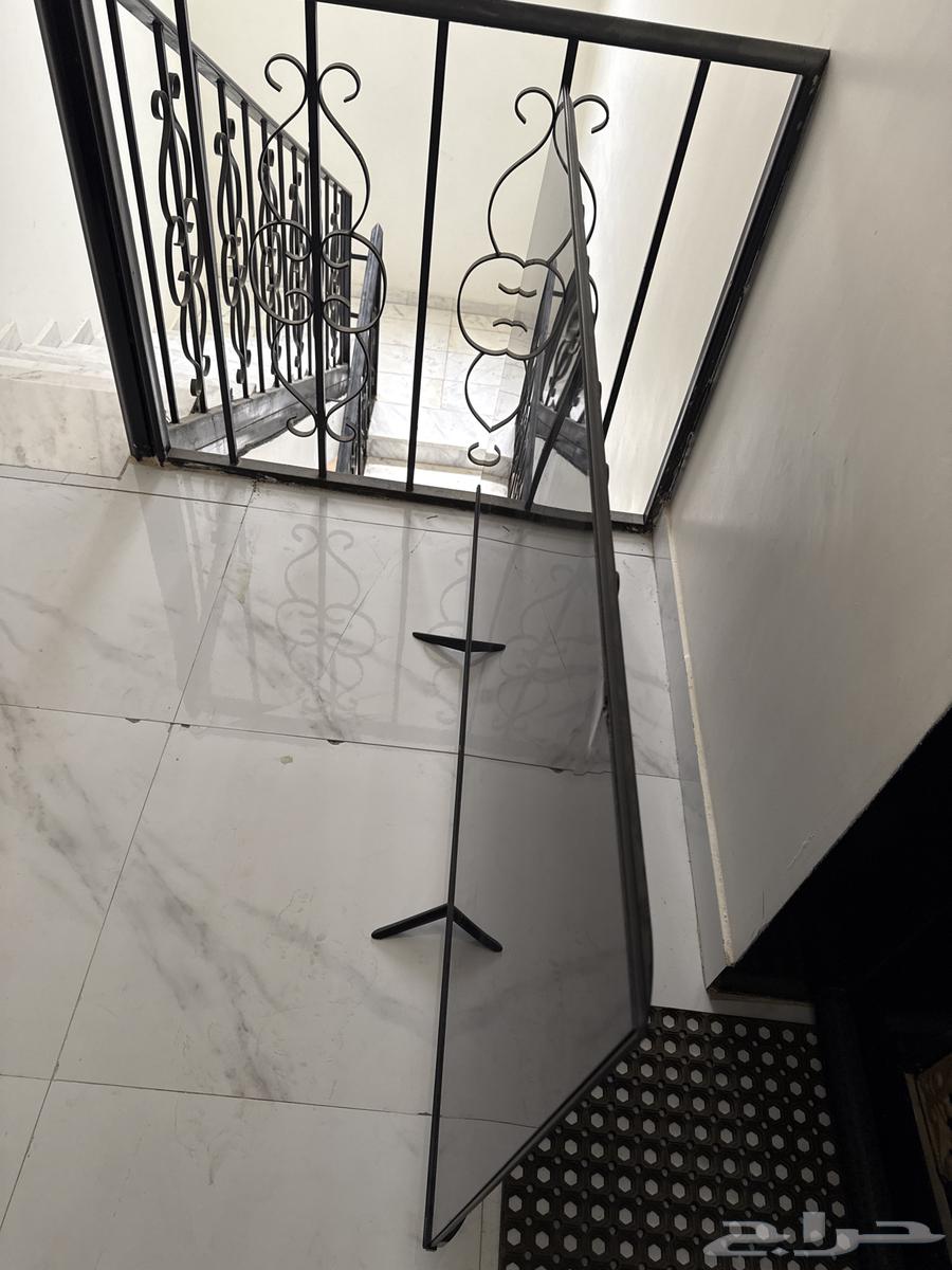 تلفزيون هام 65 بوصة ( سقط على الارض ويوجد كسر في الشاشة)64582550254978112