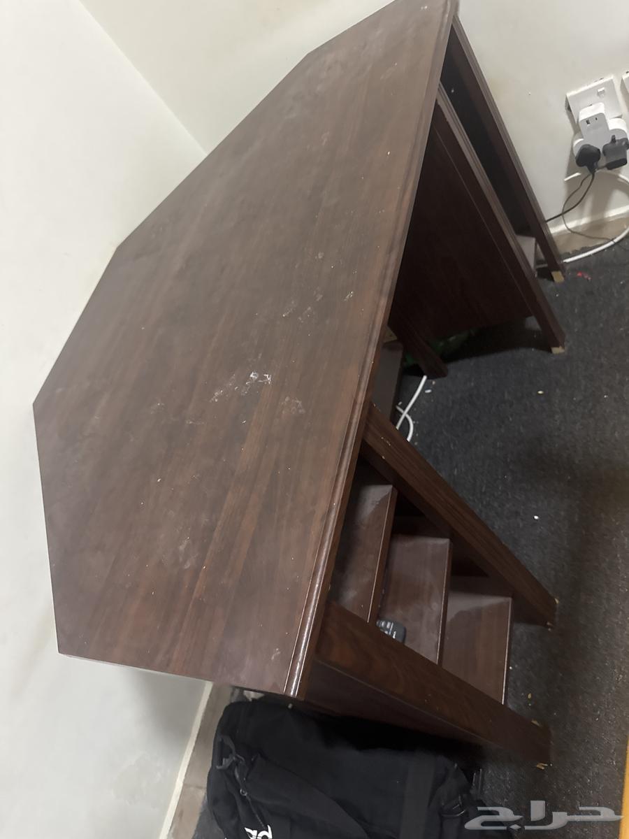 Office desk and chair in excellent condition, without mirror and dresser64585795126275112