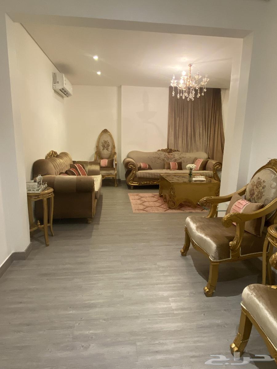 للبيع طقم كنب مجلس نظيف جدا مع الطاولات64579910683651110