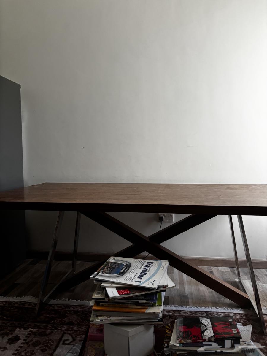 Dining table, approximately 6 years old, unused64581856156161114