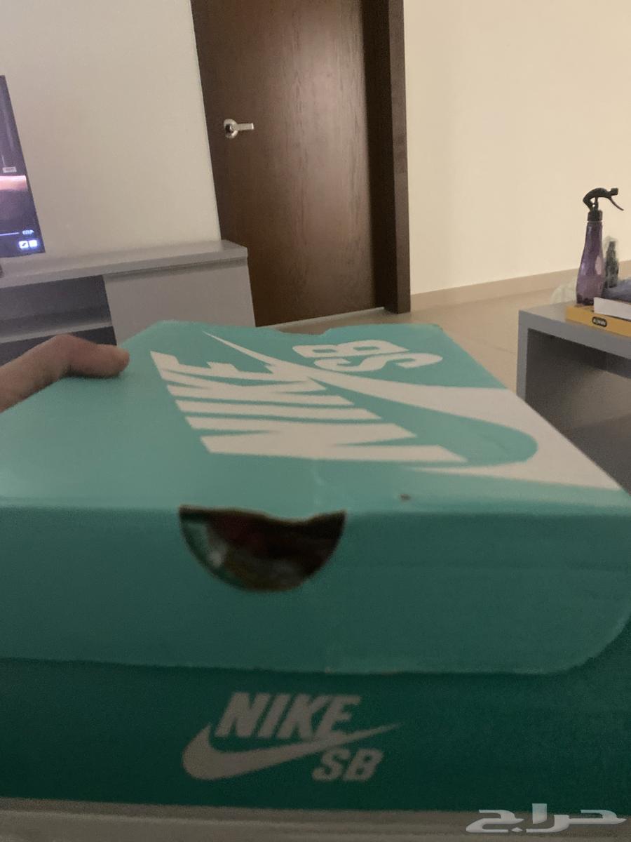 A brand new Nike shoe, I swear, but the toe box or front part is tight64582048553987112