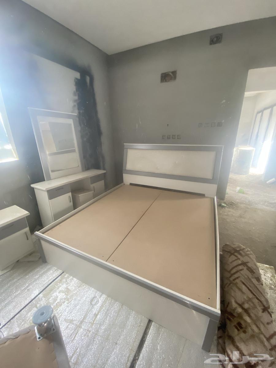 سرير نوم نفرين نظيفة مع كمدينتين وتسريحه خالية من العيوب64579924373251110