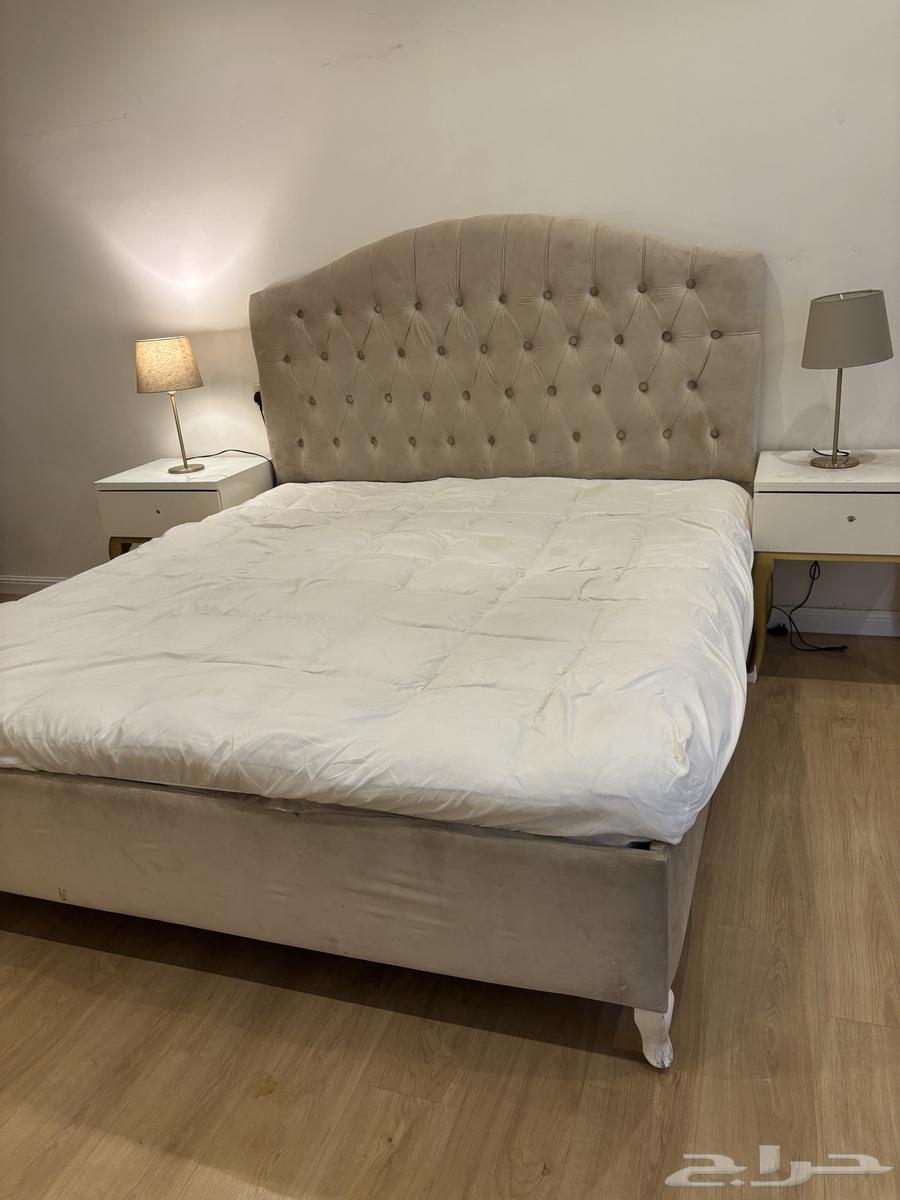 الدمآم غرفه نوم مقاس السرير مترين في متر وثمانين64586489522178111