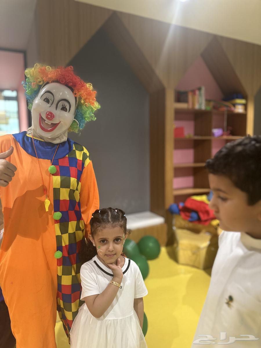 Clown and cartoon characters and face painting64155774103297110