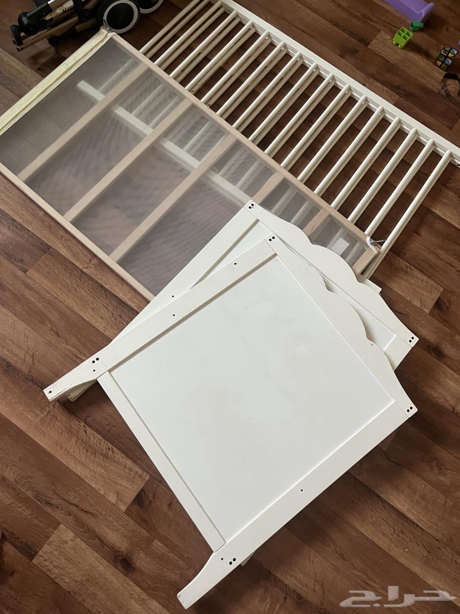 عربية اطفال شبه جديدة و سرير اطفال ايكيا64584602969857111