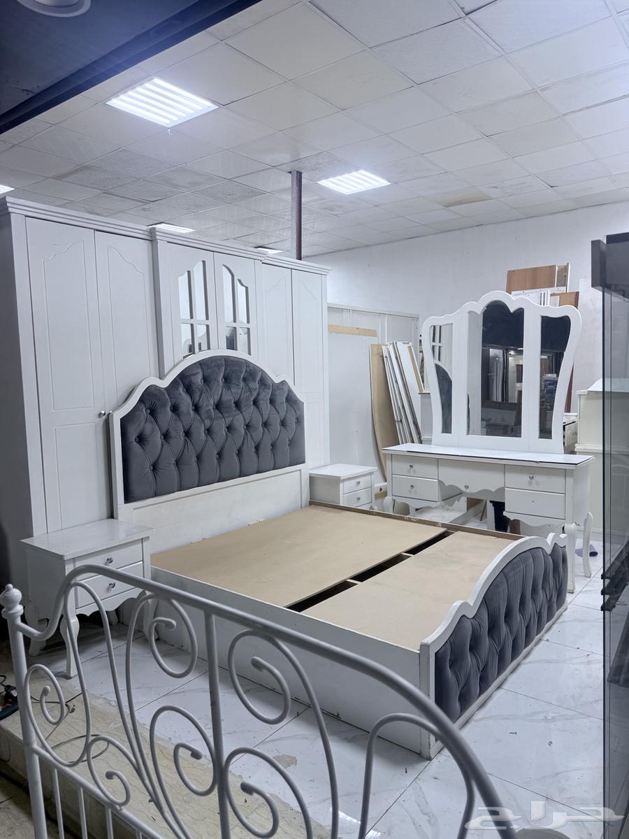 مجموعة غرفة نوم مستعملة خشبية أصلية64580403586178110