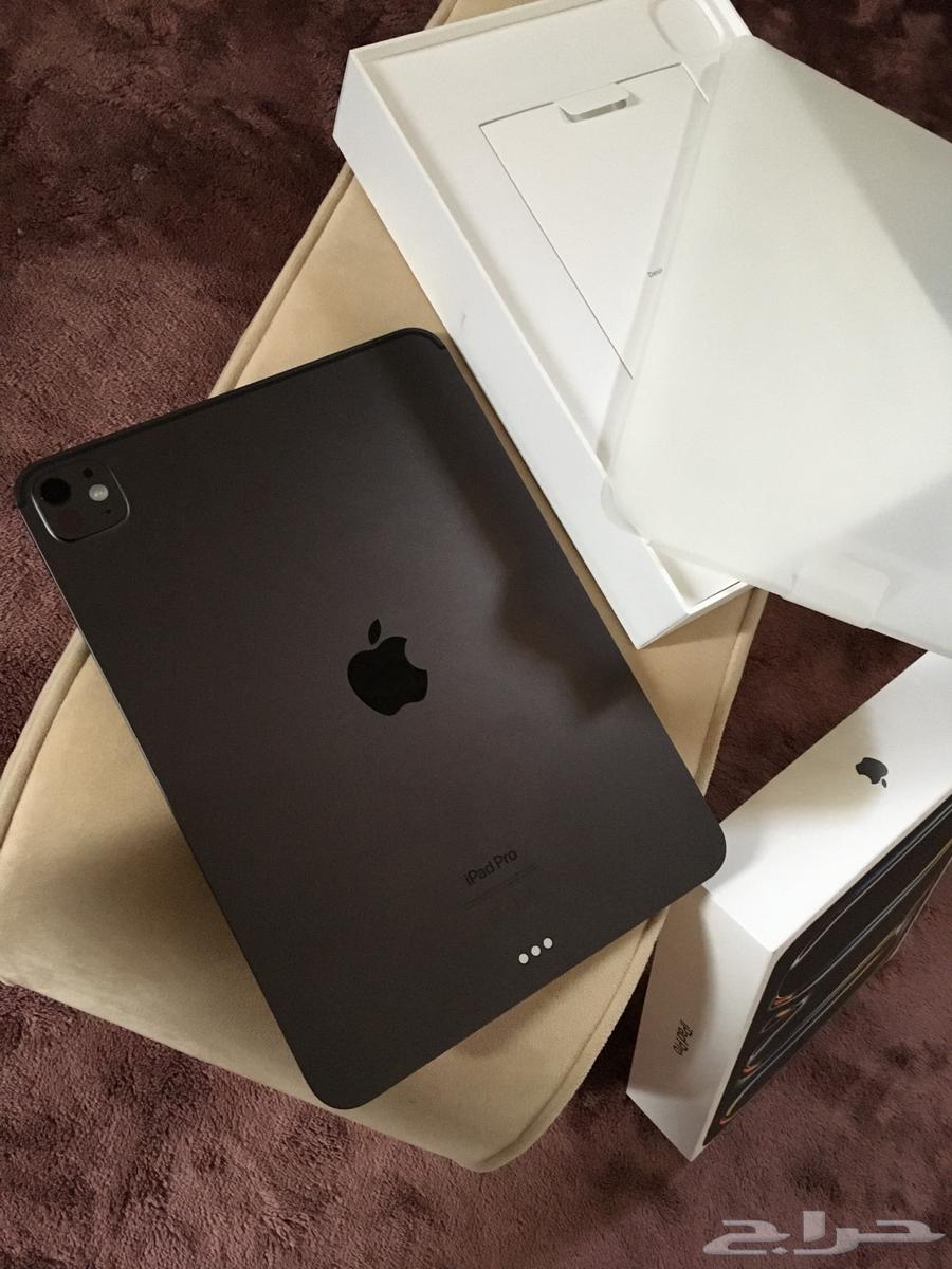 ايباد M4 جديد استخدام اسبوعين بكرتونه بكامل اغراضه64581141629443110