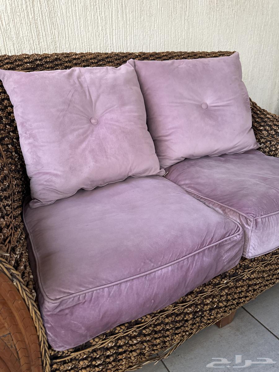 كراسي خشب جميله بطاولتهاا وبمسااندها ( نظيفه جدا  )64584785400579114