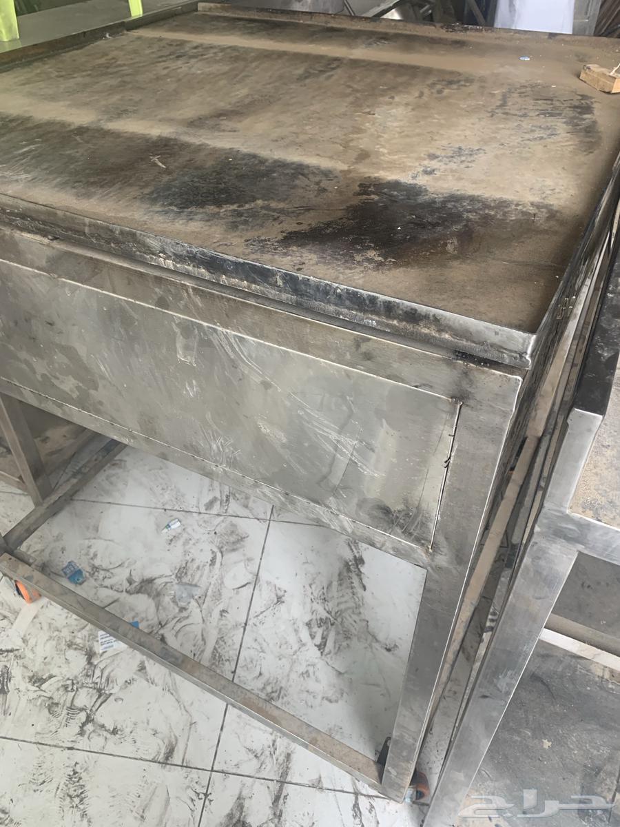 Three-burner stove and pastry sheet, almost new, used for only one month64582103766145111