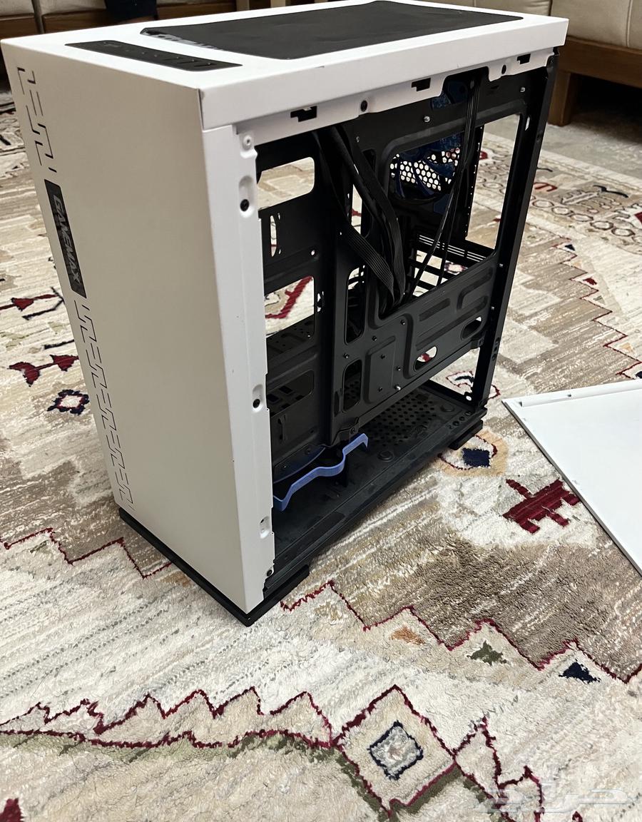 White case and DDR4 8GB RAM for sale64562768534146112