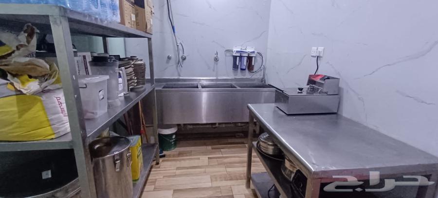 اثاث طاولات ومعدات مطعم للبيع64535875981825114