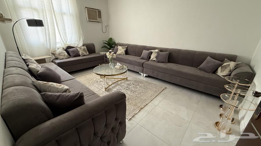 للبيع كنب نظيف وشبه جديد64583207954818112