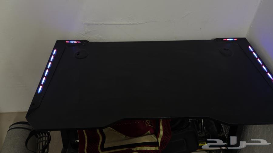 طاوله قيمنق مقواه ب فايبر قويه جدا مع اضاءه64585770262786112