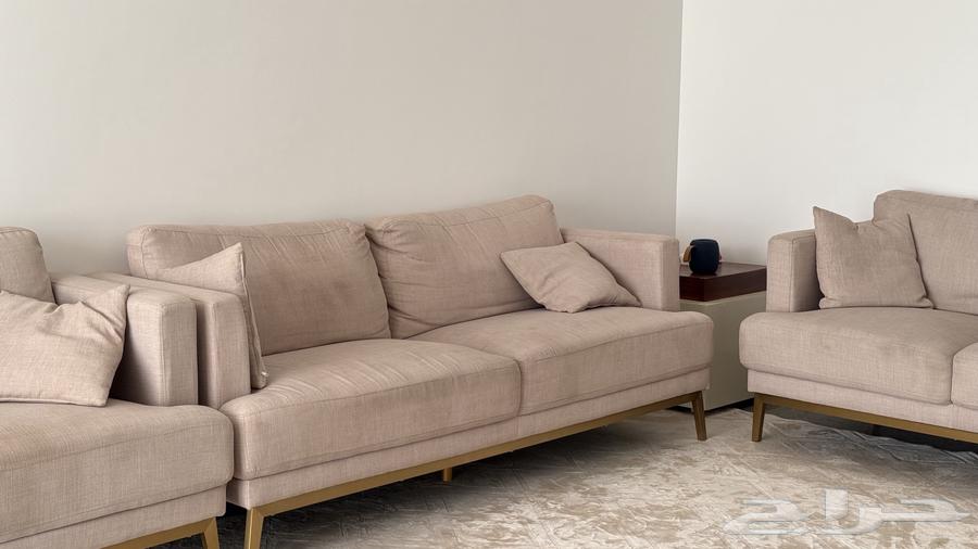 كنب نظيف باللون البيج للبيع64582799104257111