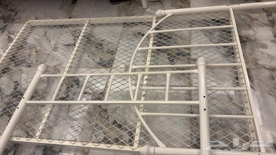 كرسي حديد نفر و نص64583625800577110