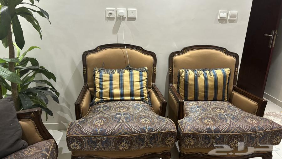 طقم كنب مع طاولات وستاره وابجورات64584617142403112