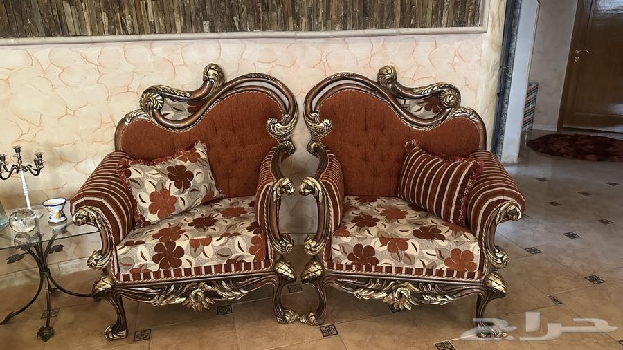 طقم كنب مع طاوله كبيره كامل جديد ونظيف64584827683203111