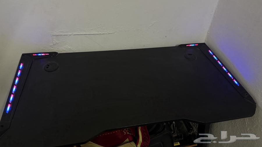 طاوله قيمنق مقواه ب فايبر قويه جدا مع اضاءه64585770262786113