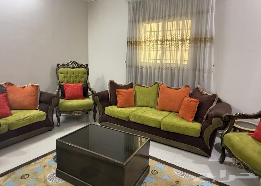 Four sofas, a table, and a curtain64583837725698110