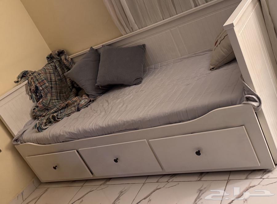 سرير من ايكيا64587279981057110